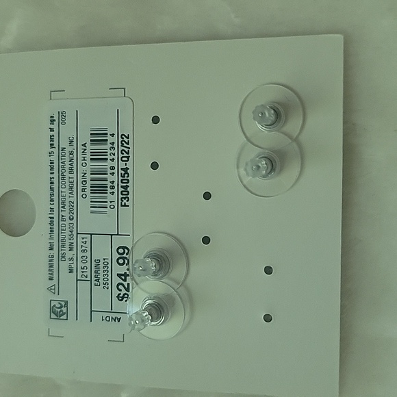 Pearl and Silver Stud set - Picture 2 of 2